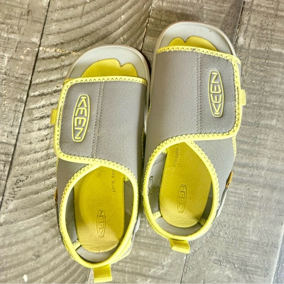 KEEN Kids Unisex Sandals Size 11 – Gray & Yellow Water Shoes, Outdoor Summer San - Picture 2 of 6